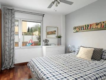 Room in a shared 2 bedroom apartment for rent in Montgat