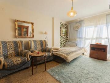 Room in a shared 2 bedroom apartment for rent in Malilla