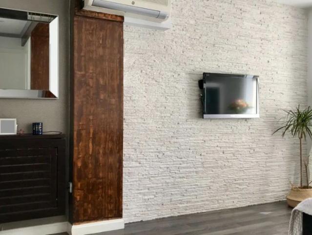 Room in a shared 2 bedroom apartment for rent in Quintana, all bills included