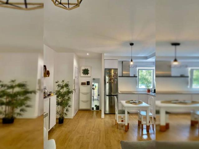 Room in a shared 2 bedroom apartment for rent in Quintana with bills included