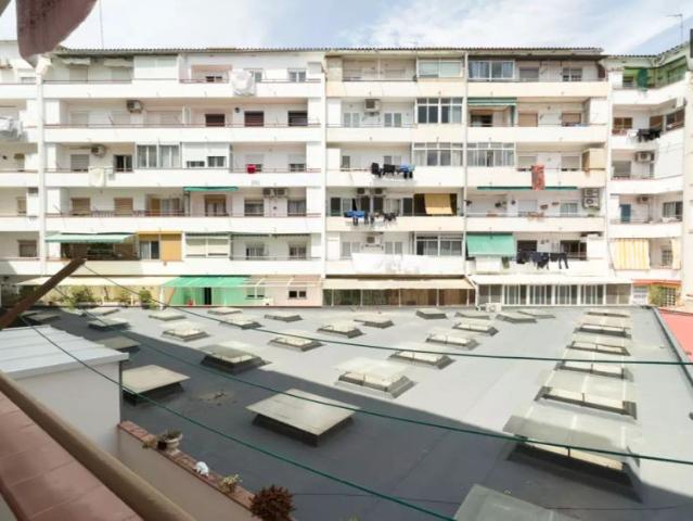 Room in a shared 2 bedroom apartment for rent in Vilapicina i la Torre Llobeta, bills included, perfect for students