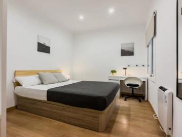 Room in a shared 3 bedroom apartment for rent in Collblanc