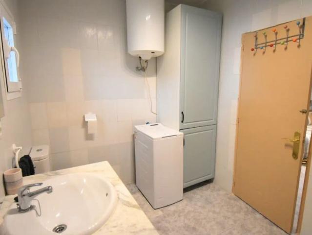 Room in a shared 3 bedroom apartment for rent in Camarma de Esteruelas, all bills included