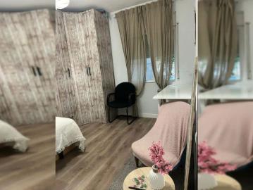 Room in a shared 3 bedroom apartment for rent in Canyelles, females only