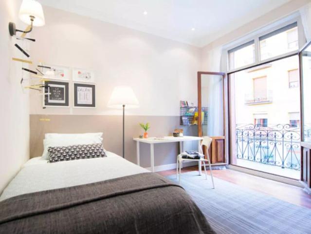 Room in a shared 3 bedroom apartment for rent in Castaños, some bills included