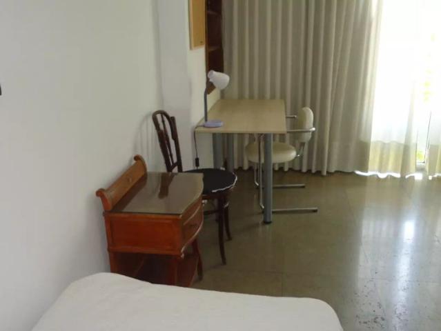 Room in a shared 3 bedroom apartment for rent in Centro