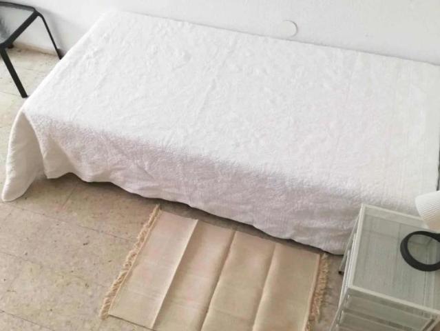 Room in a shared 3 bedroom apartment for rent in Ciutat Jardí, no couples, professionals and students only