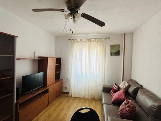Room in a shared 3 bedroom apartment for rent in Alcalá de Henares, perfect for students