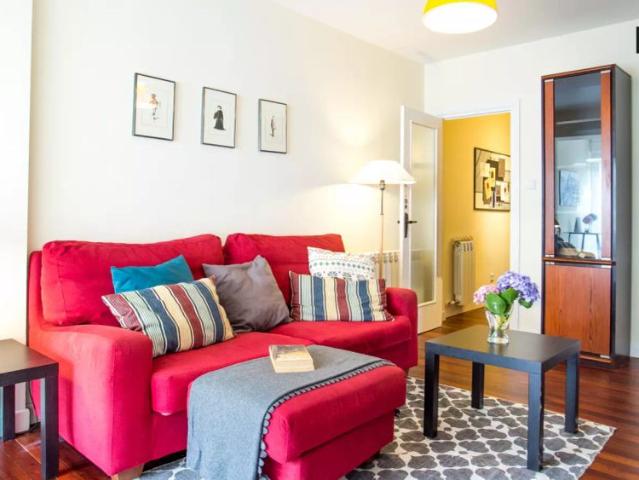 Room in a shared 3 bedroom apartment for rent in Algorta, all bills included, perfect for students and professionals