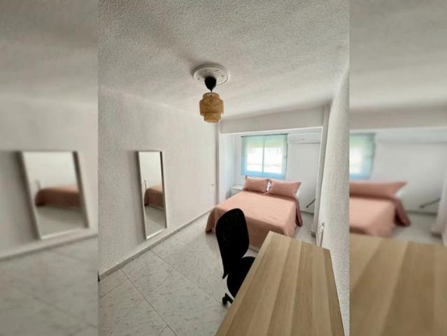 Room in a shared 3 bedroom apartment for rent in Barrio Alto, all bills included
