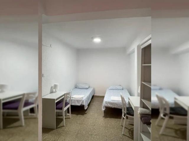 Room in a shared 3 bedroom apartment for rent in Benicalap