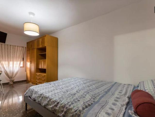 Room in a shared 3 bedroom apartment for rent in Benicalap