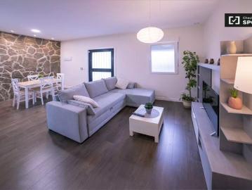 Room in a shared 3 bedroom apartment for rent in Burjassot, perfect for professionals or students