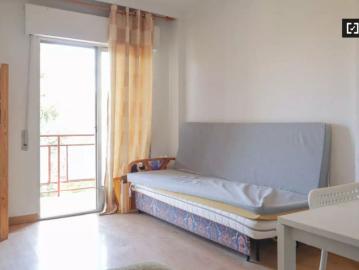 Room in a shared 3 bedroom apartment for rent in Getafe for students only