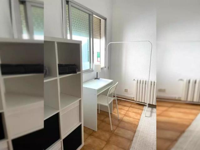 Room in a shared 3 bedroom apartment for rent in el Camp de l'Arpa del Clot, only females