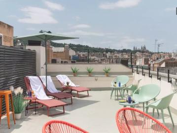 Room in a shared 3 bedroom apartment for rent in El Raval, professionals and students welcome