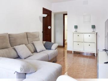 Room in a shared 3 bedroom apartment for rent in El Tardón