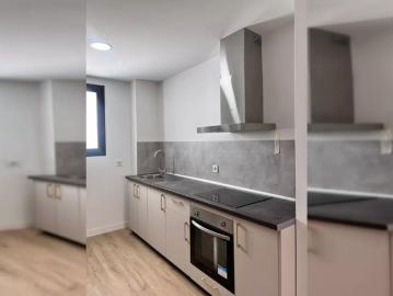 Room in a shared 3 bedroom apartment for rent in La Bresca for professionals and students