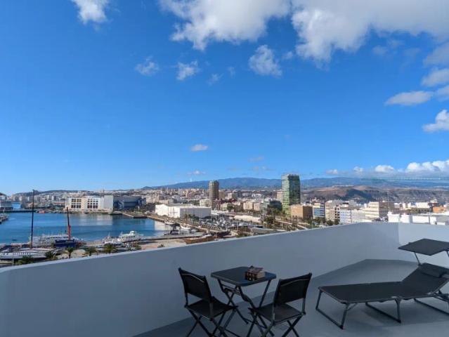 Room in a shared 3 bedroom apartment for rent in La Isleta, all bills included