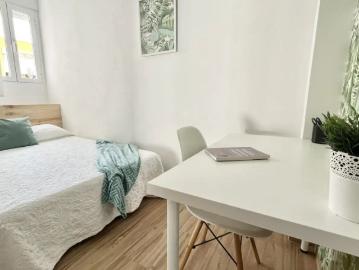 Room in a shared 3 bedroom apartment for rent in La Palmilla, Seville
