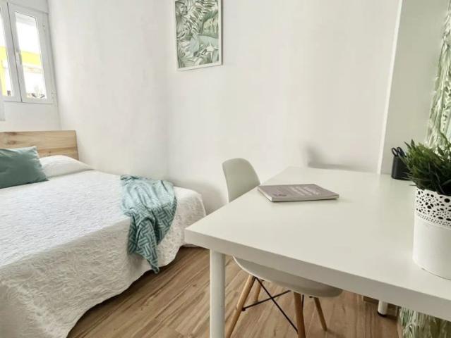 Room in a shared 3 bedroom apartment for rent in La Palmilla, Seville perfect for students and professionals