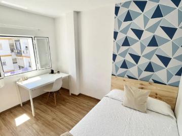 Room in a shared 3 bedroom apartment for rent in La Palmilla, Seville