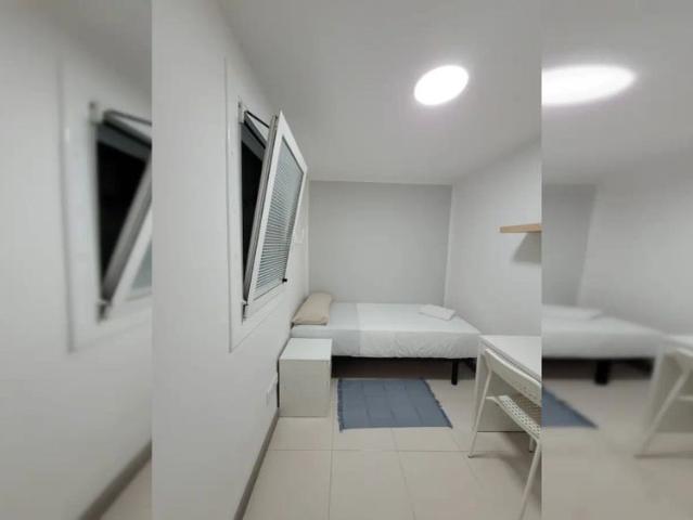 Room in a shared 3 bedroom apartment for rent in La Torrassa, all bills included