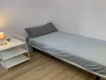 Room in a shared 3 bedroom apartment for rent in Moncada, Valencia