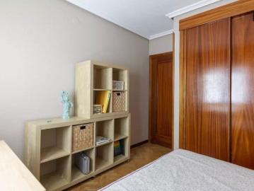Room in a shared 3 bedroom apartment for rent in Media Legua, perfect for women