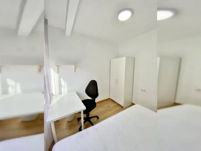 Room in a shared 3 bedroom apartment for rent in Murcia