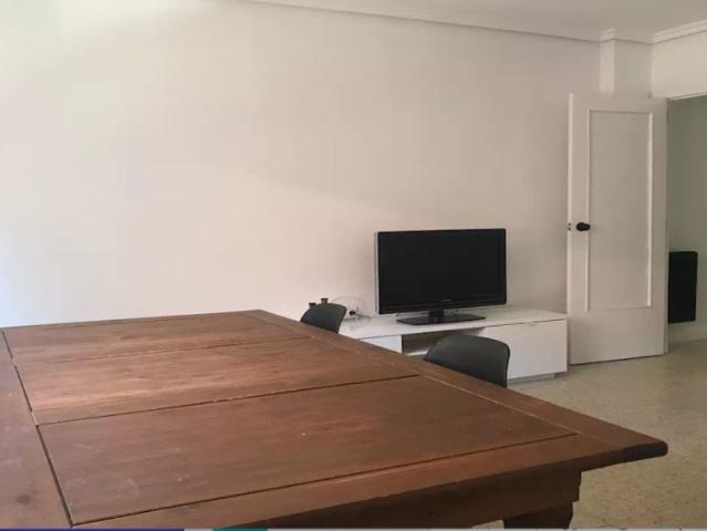 Room in a shared 3 bedroom apartment for rent in Salamanca, bills included
