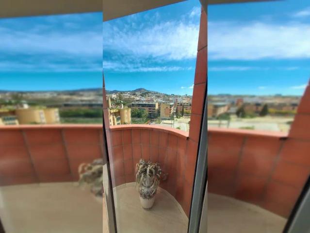 Room in a shared 3 bedroom apartment for rent in Sant Just Desvern for couples