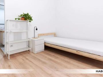 Room in a shared 3 bedroom apartment for rent in Santa María de Ordas San Nicolás, perfect for students and Erasmus