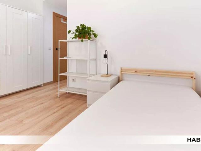 Room in a shared 3 bedroom apartment for rent in Santa María de Ordas San Nicolás, perfect for students and Erasmus