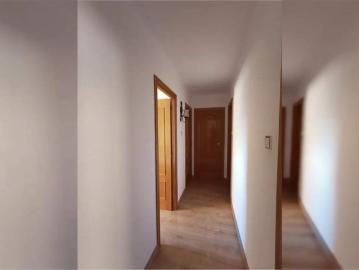 Room in a shared 3 bedroom apartment for rent in Terrassa, professionals and students accepted