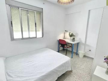 Room in a shared 3 bedroom apartment for rent in Triana