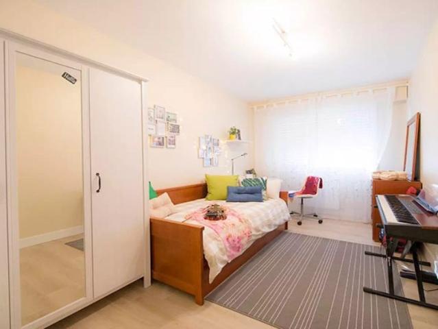 Room in a shared 3 bedroom apartment for rent in Txurdinaga, bills included, perfect for professionals or students