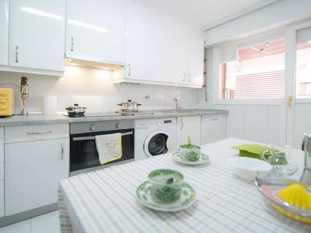Room in a shared 3 bedroom apartment for rent in Txurdinaga, bills included, perfect for professionals or students