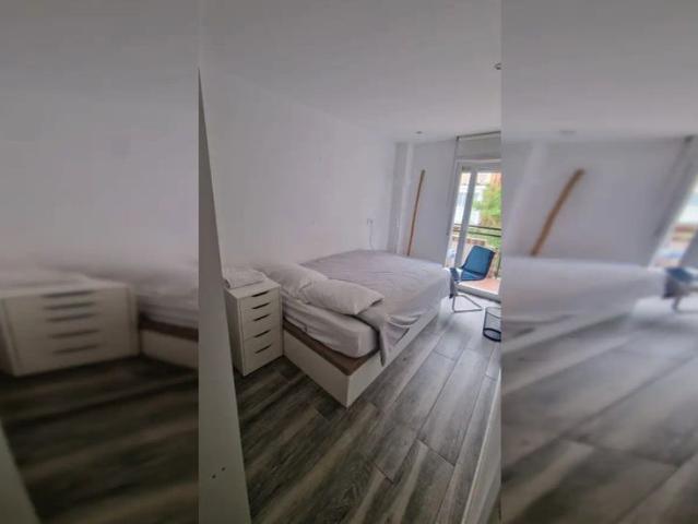 Room in a shared 3 bedroom apartment for rent in Ventas, only males, professionals or students only