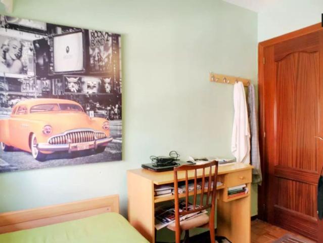 Room in a shared 3 bedroom apartment for rent in Vista Alegre for professionals and students