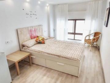 Room in a shared 3 bedroom apartment for rent in Vistafranca