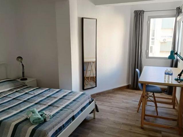 Room in a shared 3 bedroom apartment for rent in Zapillo, perfect for professionals and students