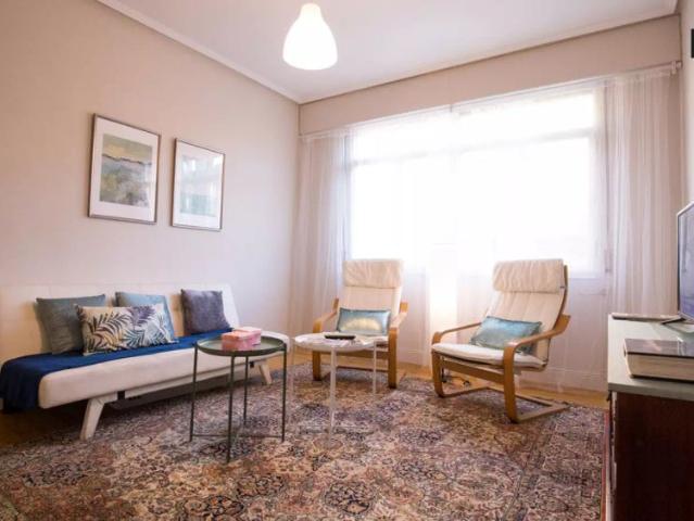 Room in a shared 3 bedroom apartment for rent in Zurbarán, all bills included