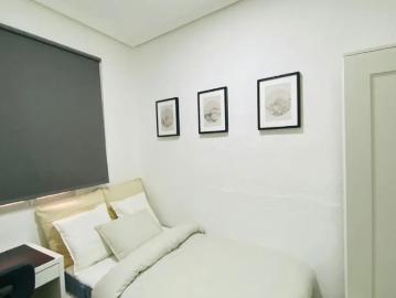 Room in a shared 4 bedroom apartment for rent in Cortes, professionals and students only