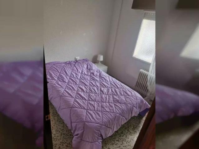 Room in a shared 4 bedroom apartment for rent in Camino de Ronda