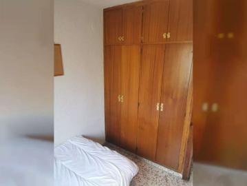 Room in a shared 4 bedroom apartment for rent in Camino de Ronda