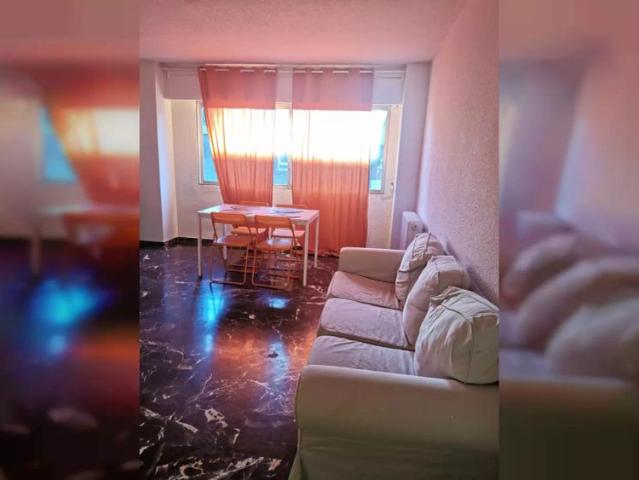 Room in a shared 4 bedroom apartment for rent in Camino de Ronda