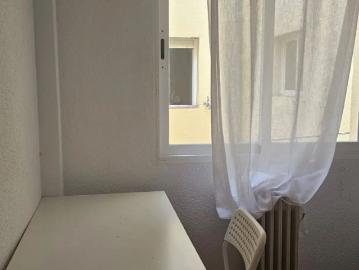 Room in a shared 4 bedroom apartment for rent in Camino de Ronda