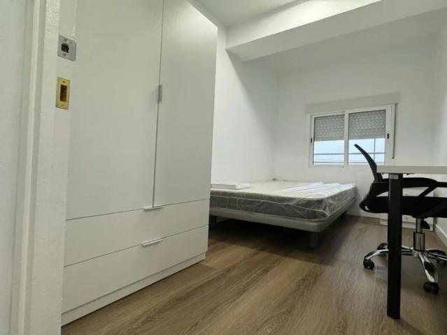 Room in a shared 4 bedroom apartment for rent in Cartagena