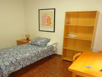 Room in a shared 4 bedroom apartment for rent in Ciudad Jardín, Córdoba
